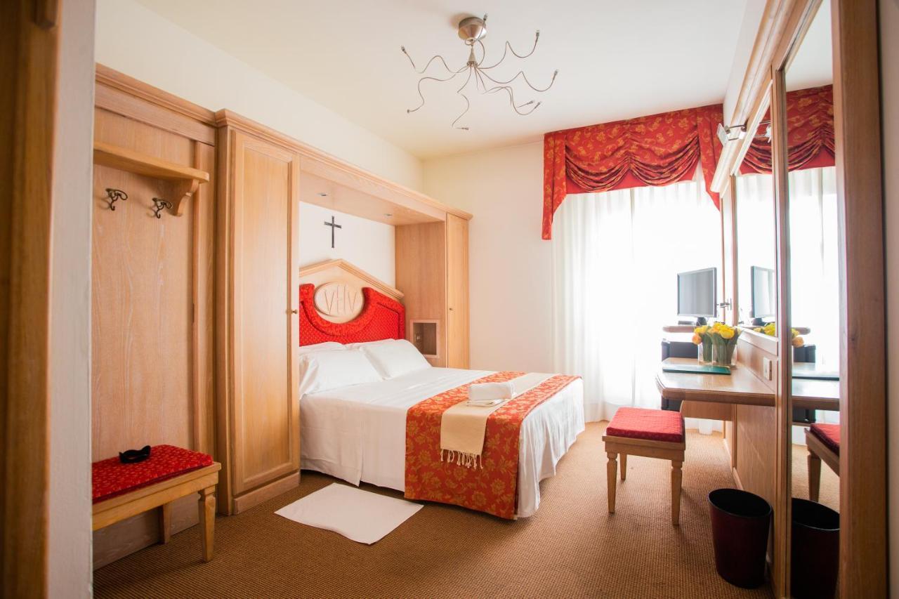 Hotel Villa Verde Rivotorto Buitenkant foto