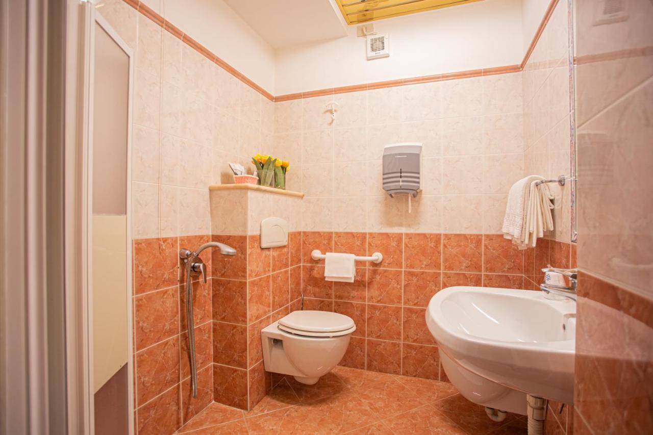 Hotel Villa Verde Rivotorto Buitenkant foto